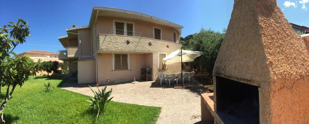 Appartamenti In Villa Con Ampio Giardino Esterno Posada  Ngoại thất bức ảnh