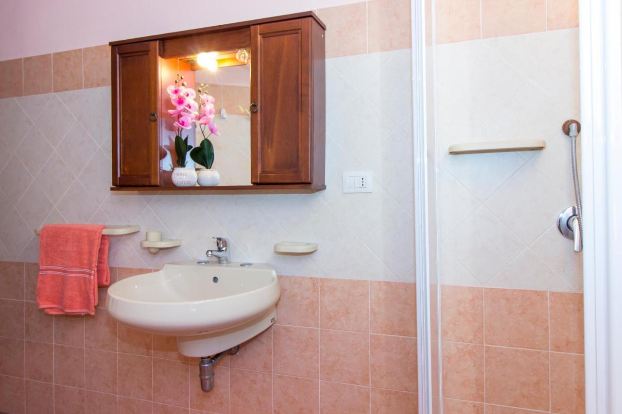 Appartamenti In Villa Con Ampio Giardino Esterno Posada  Ngoại thất bức ảnh