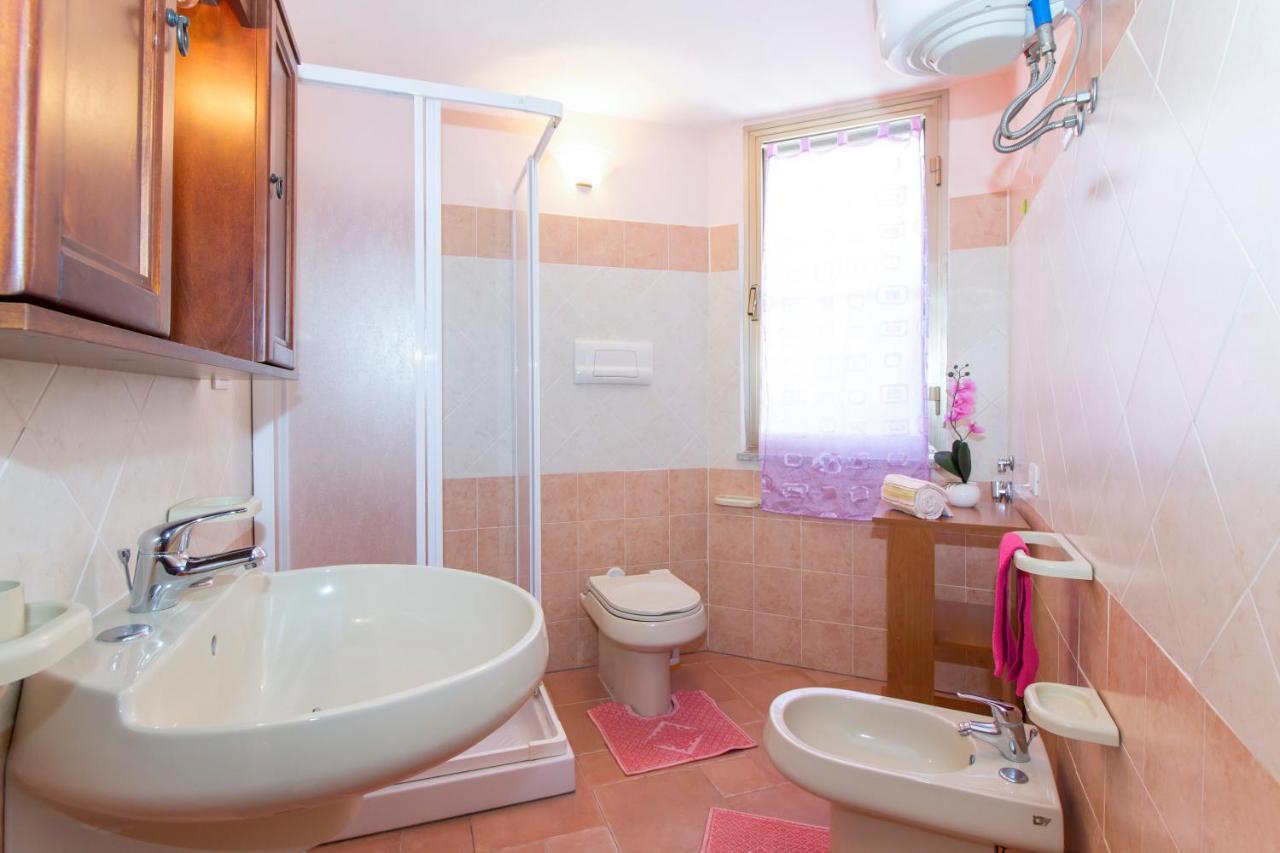 Appartamenti In Villa Con Ampio Giardino Esterno Posada  Ngoại thất bức ảnh