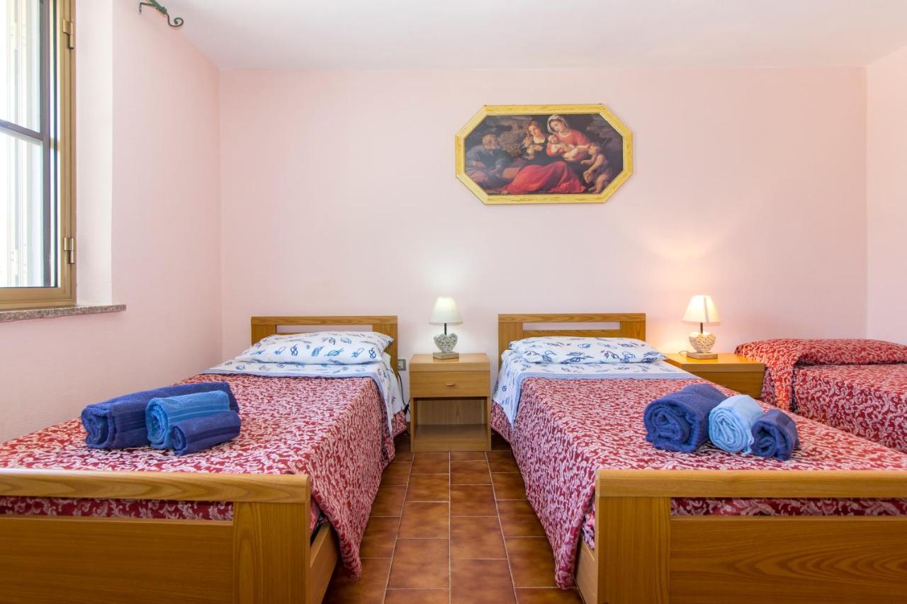 Appartamenti In Villa Con Ampio Giardino Esterno Posada  Ngoại thất bức ảnh