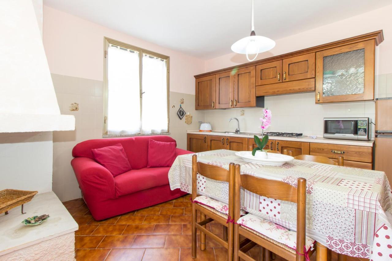 Appartamenti In Villa Con Ampio Giardino Esterno Posada  Ngoại thất bức ảnh