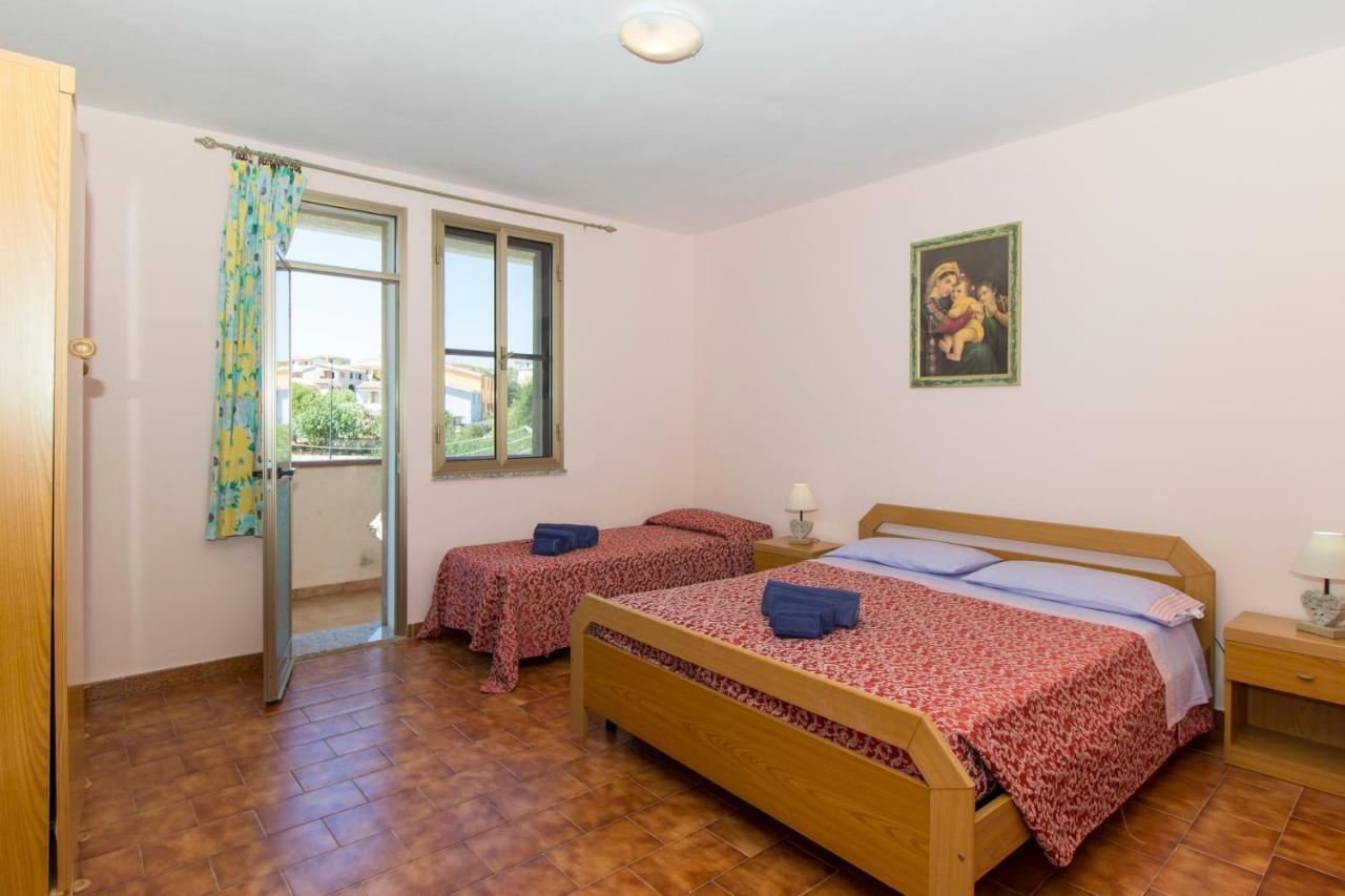 Appartamenti In Villa Con Ampio Giardino Esterno Posada  Ngoại thất bức ảnh