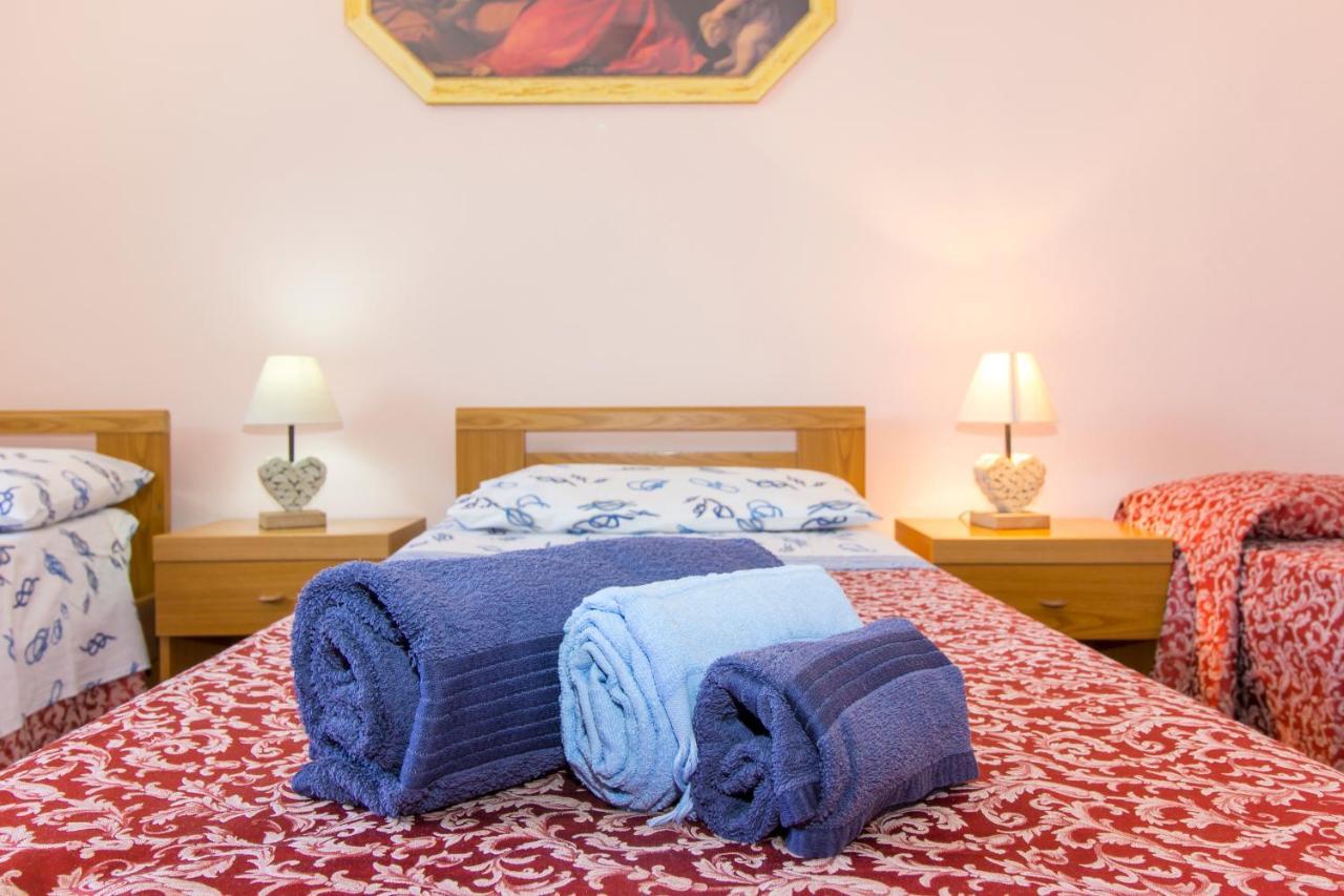 Appartamenti In Villa Con Ampio Giardino Esterno Posada  Ngoại thất bức ảnh