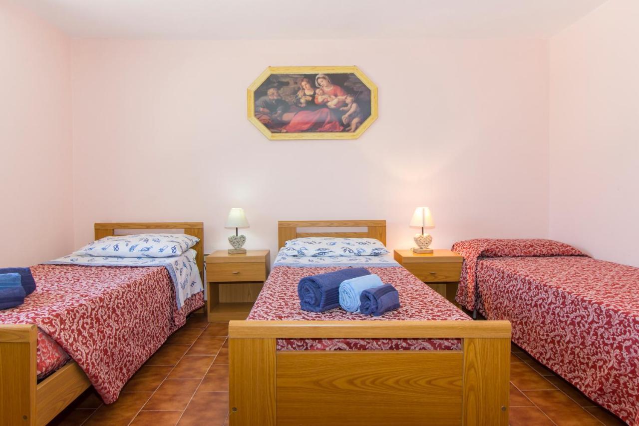 Appartamenti In Villa Con Ampio Giardino Esterno Posada  Ngoại thất bức ảnh