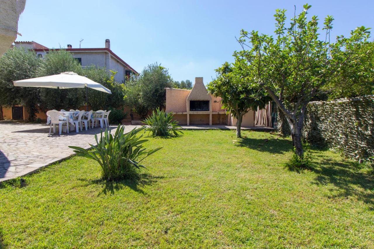 Appartamenti In Villa Con Ampio Giardino Esterno Posada  Ngoại thất bức ảnh