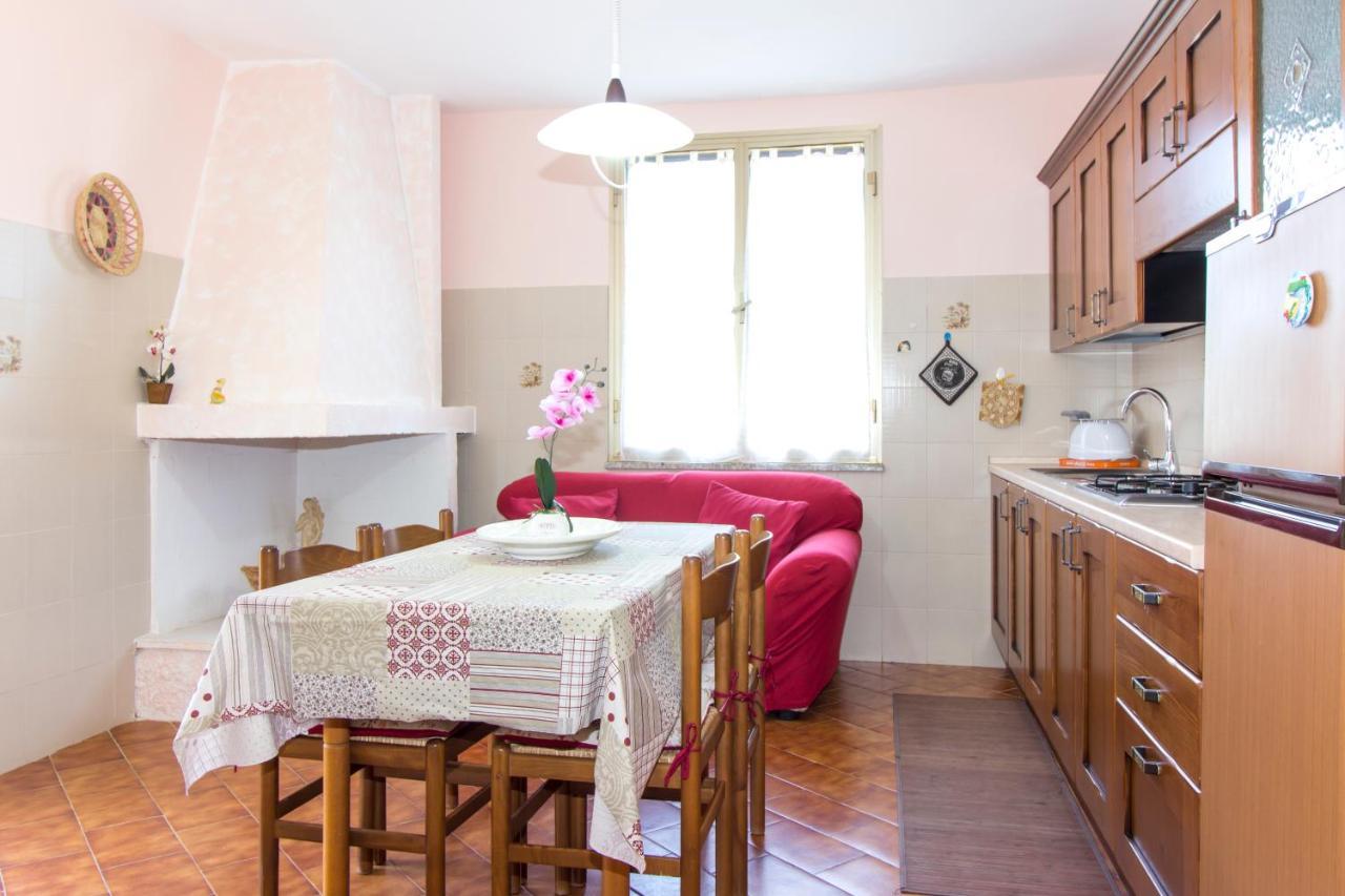 Appartamenti In Villa Con Ampio Giardino Esterno Posada  Ngoại thất bức ảnh