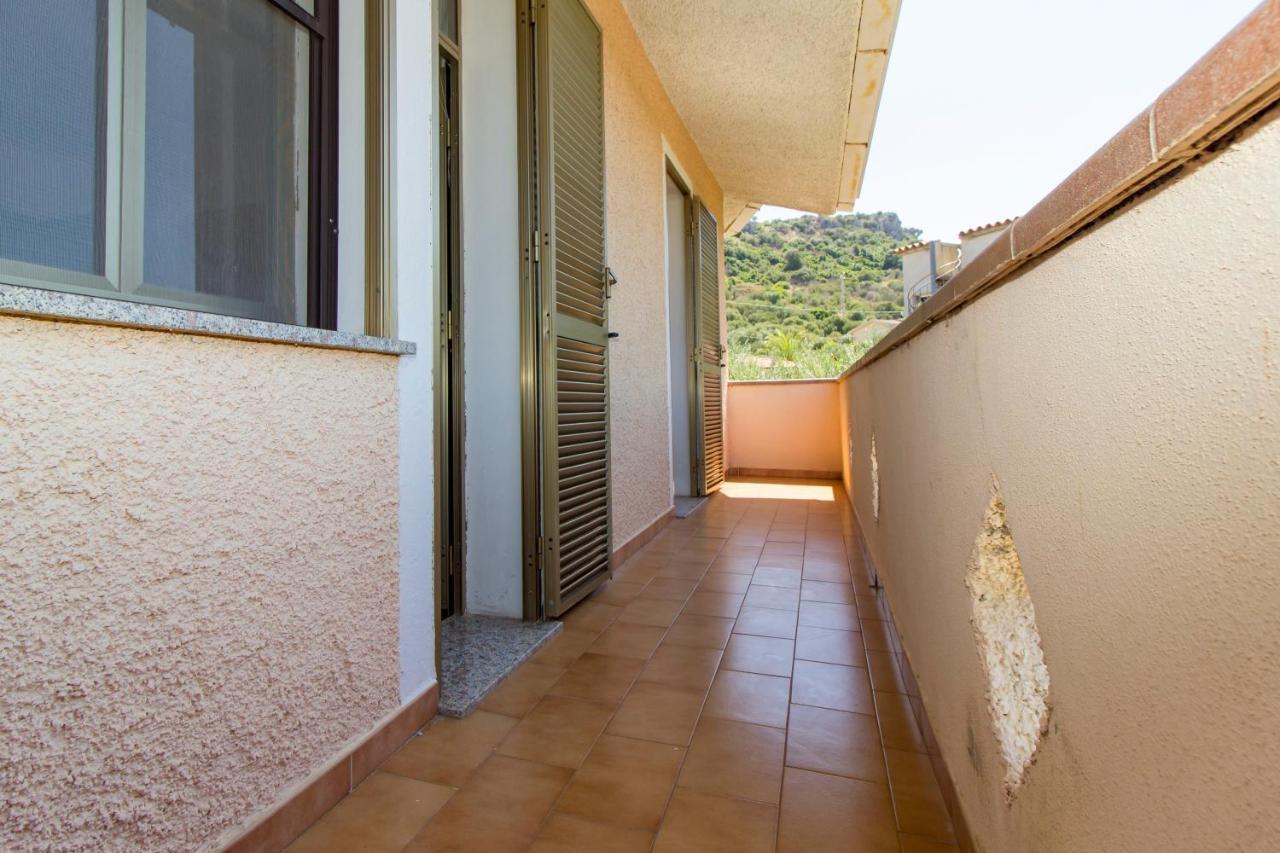 Appartamenti In Villa Con Ampio Giardino Esterno Posada  Ngoại thất bức ảnh