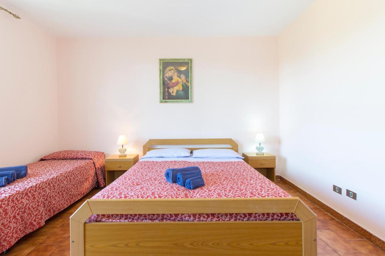 Appartamenti In Villa Con Ampio Giardino Esterno Posada  Ngoại thất bức ảnh