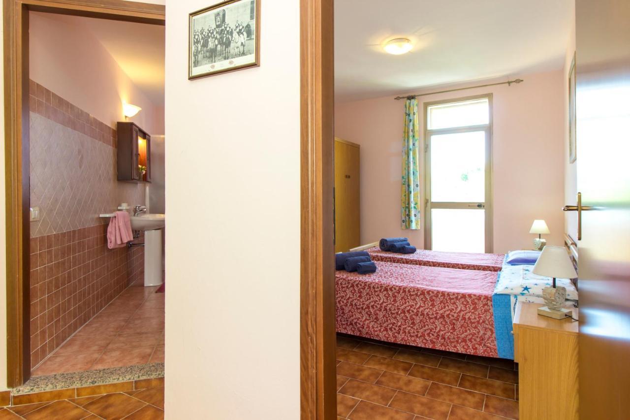Appartamenti In Villa Con Ampio Giardino Esterno Posada  Ngoại thất bức ảnh