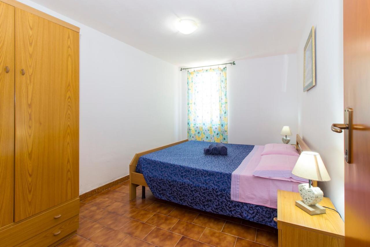 Appartamenti In Villa Con Ampio Giardino Esterno Posada  Ngoại thất bức ảnh