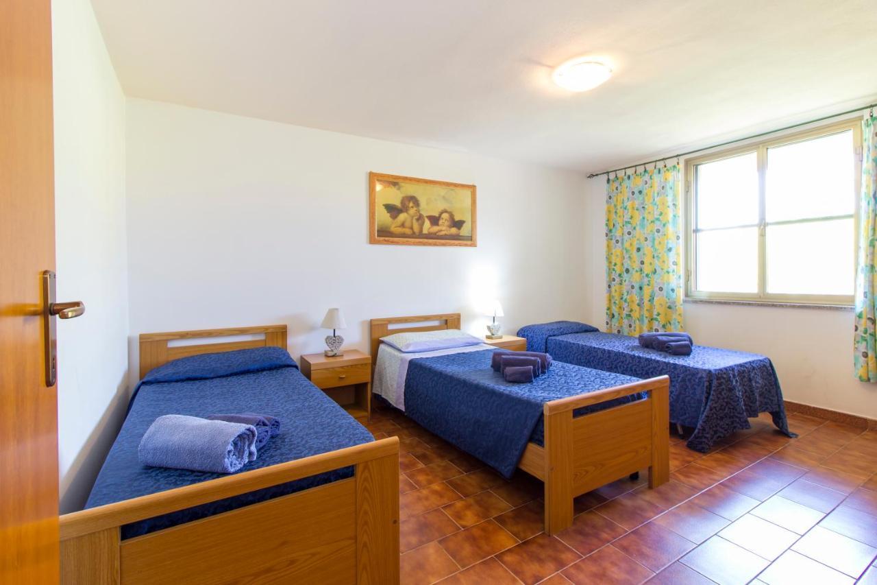 Appartamenti In Villa Con Ampio Giardino Esterno Posada  Ngoại thất bức ảnh