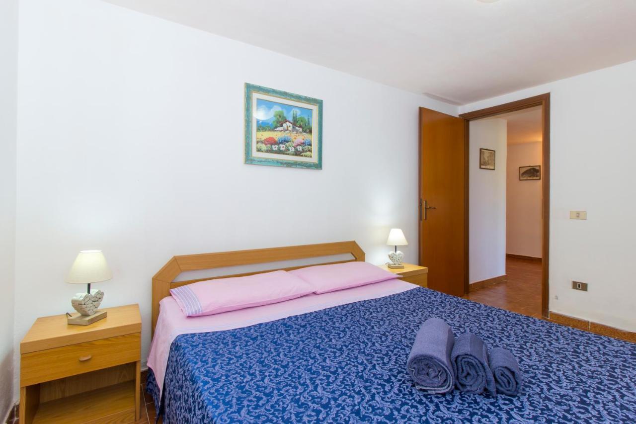 Appartamenti In Villa Con Ampio Giardino Esterno Posada  Ngoại thất bức ảnh