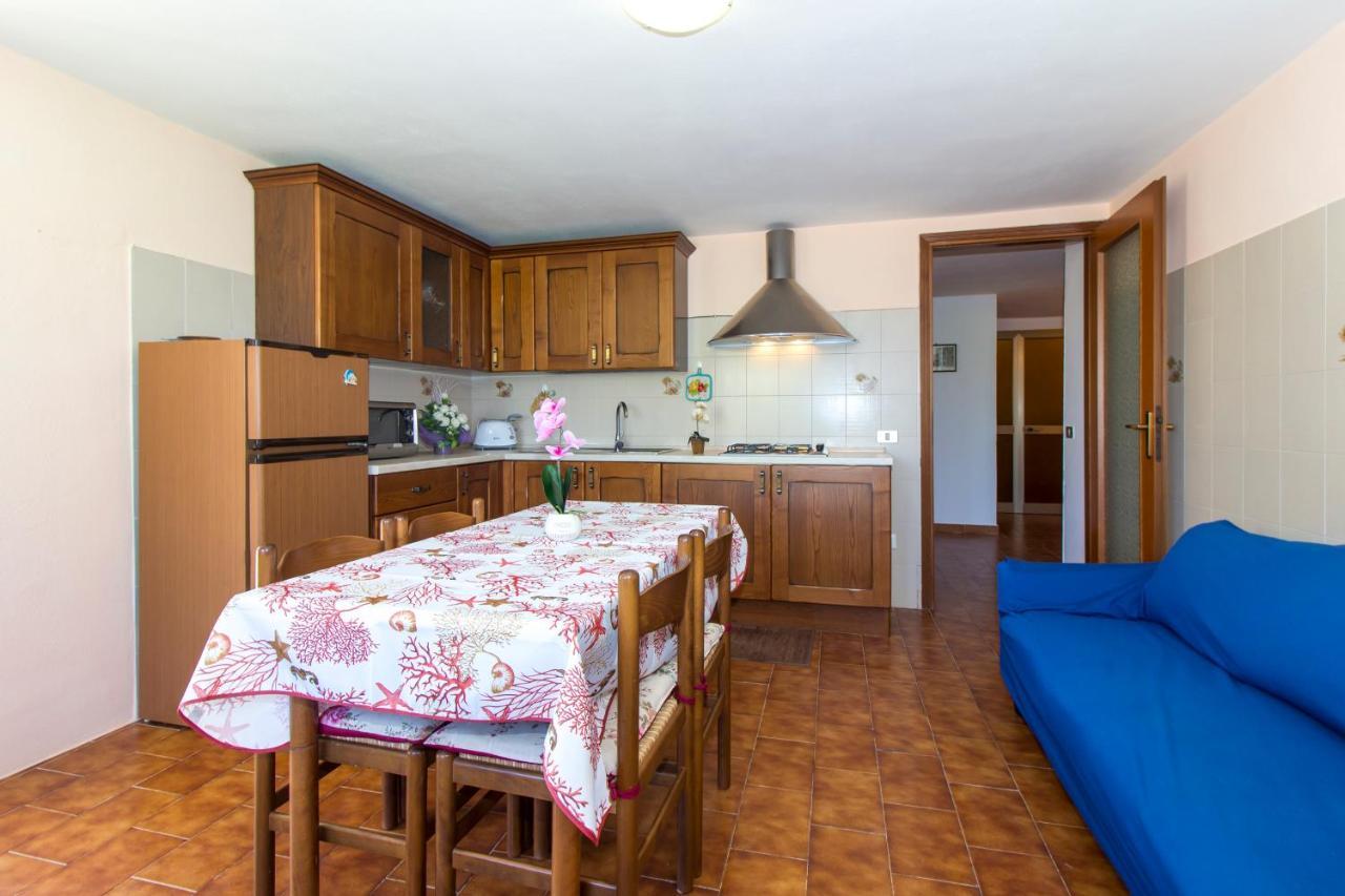 Appartamenti In Villa Con Ampio Giardino Esterno Posada  Ngoại thất bức ảnh